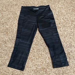 Like new Old Navy Capri leggings Size M